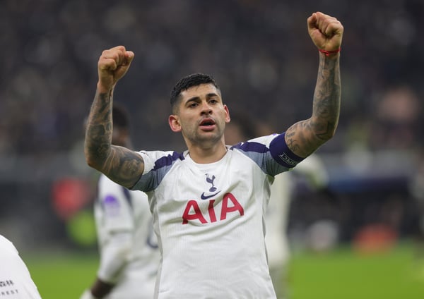 世界杯FIFA体育新闻:克里斯蒂安·罗梅罗离开托特纳姆热刺的可能性越来越大。/ Ralf Ibing/firo sportphoto/Getty Images