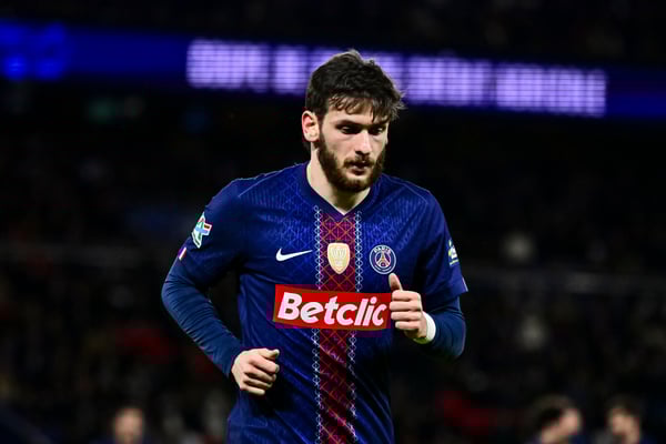 世界杯FIFA体育新闻:赫维查·克瓦拉茨赫利亚与英超联赛传出绯闻。/ Eva Duarte/Eurasia Sport Images/Getty Images