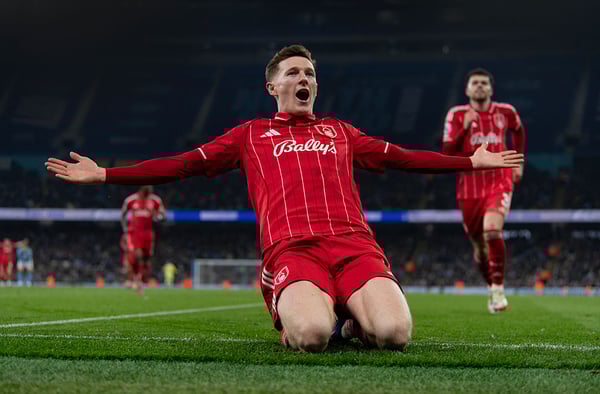 世界杯FIFA体育新闻:埃利奥特·安德森最近攻破了曼城的球门。/ Visionhaus/Getty Images