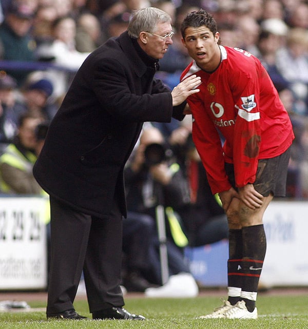 世界杯FIFA体育新闻：弗格森爵士和克里斯蒂亚诺·罗纳尔多是曼联历史上最传奇的两位人物。/ 图片