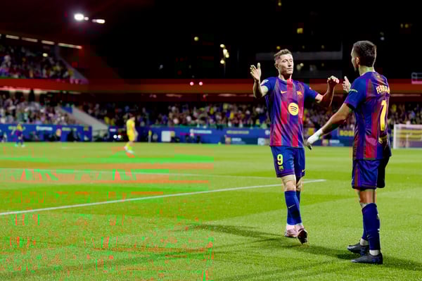 世界杯FIFA体育新闻:自2026年到来以来,罗伯特·莱万多夫斯基(左)和费兰·托雷斯的状态都十分低迷。/ David Ramirez/Soccrates/Getty Images