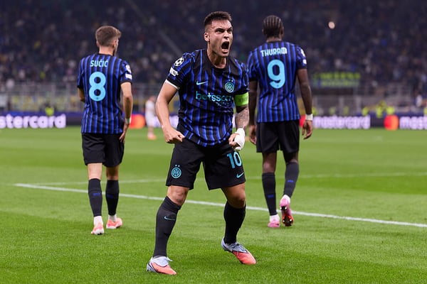 世界杯FIFA体育新闻：蓝黑军团是一支国内球队。 /Emmanuele Ciancaglini/Ciancaphoto Studio/Getty Images