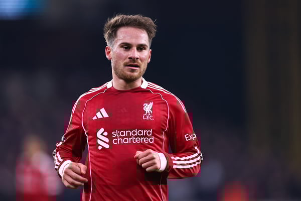 世界杯FIFA体育新闻:有传闻称阿莱克西斯·麦卡利斯特可能离开利物浦。/ Robbie Jay Barratt/AMA/Getty Images