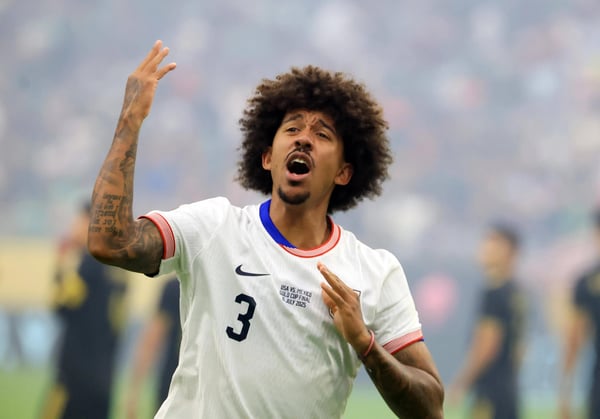 世界杯FIFA体育新闻：足球：中北美洲及加勒比海金杯赛决赛——墨西哥对阵美国