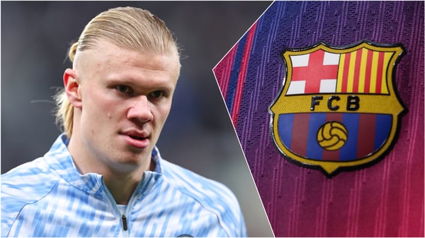 世界杯FIFA体育新闻:埃尔林·哈兰德(左)一直与巴塞罗那联系在一起。 / Robbie Jay Barratt-AMA/Judit Cartier-UEFA/UEFA via Getty Images