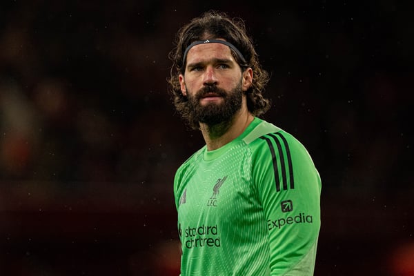 世界杯FIFA体育新闻：阿利松的伤病是利物浦的一大隐患。/ Steven Halliwell/MI News/NurPhoto/Getty Images