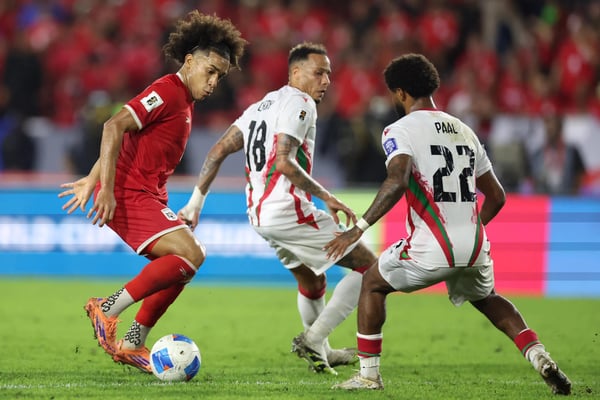 世界杯FIFA体育新闻：巴拿马队的阿达尔贝托·卡拉斯奎拉 v 苏里南