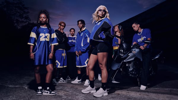 世界杯FIFA体育新闻：与球衣复刻版一同发布的还有几款周边商品。/ 耐克