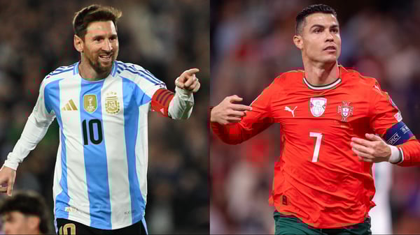 世界杯FIFA体育新闻：莱昂内尔·梅西（左）和克里斯蒂亚诺·罗纳尔多正瞄准又一项重要纪录。/ Luis Robayo/AFP/Getty Images, Miguel Lemos/NurPhoto/Getty Images