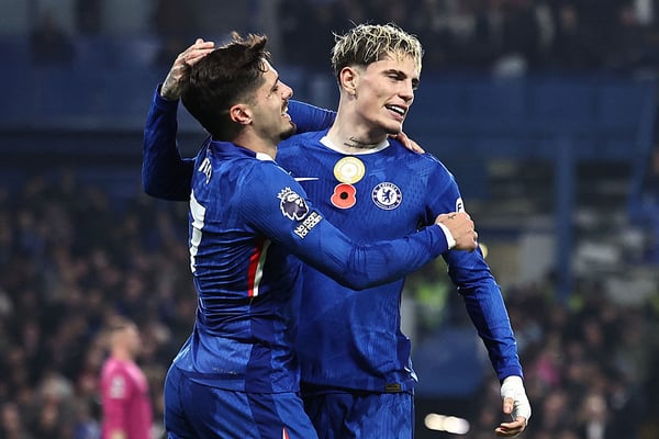 世界杯FIFA体育新闻:亚历杭德罗·加纳乔(右)是填补内托离任后留下的空缺的热门人选)/亨利·尼科尔斯/法新社/盖蒂图片社