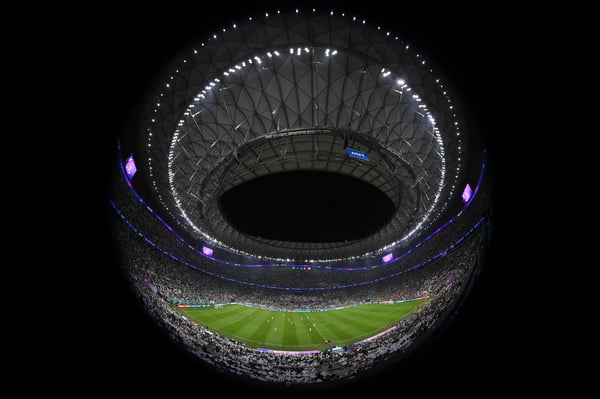 世界杯FIFA体育新闻：这是2022年卡塔尔世界杯C组沙特阿拉伯对阵墨西哥比赛期间，多哈974号体育场的景象。