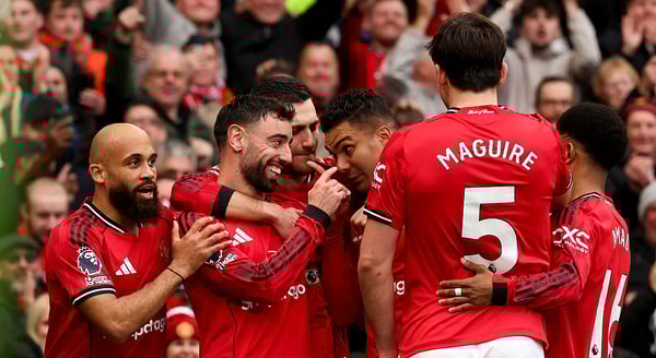 世界杯FIFA体育新闻：在迈克尔·卡里克的带领下，曼联继续赢球。/ Lee Parker/CameraSport/Getty Images