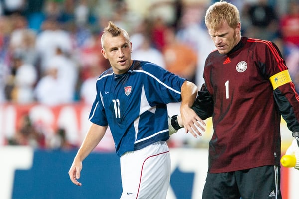 世界杯FIFA体育新闻：美国男足2002年世界杯客场球衣令人失望。/ Simon Bruty/Anychance/Getty Images