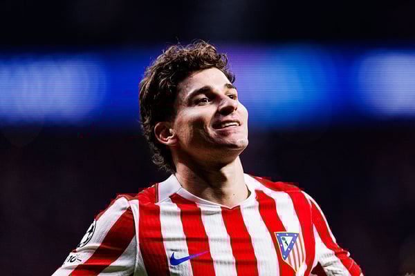 世界杯FIFA体育新闻：朱利安·阿尔瓦雷斯可以在 2026-27 赛季为他在欧洲的第三支球队效力。 /若昂格雷戈里奥/欧亚体育图片/盖蒂图片社