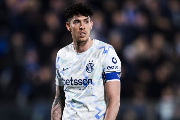 世界杯FIFA体育新闻：亚历山德罗·巴斯托尼在巴塞罗那有崇拜者。 / Nicolò Campo/LightRocket/Getty Images