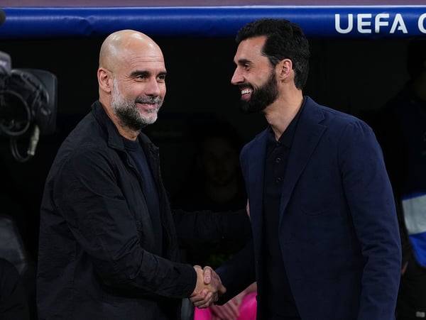 世界杯FIFA体育新闻：瓜迪奥拉（左）可能会眼睁睁地看着他最好的球员之一离开球队前往西班牙首都。/ Aitor Alcalde/UEFA/Getty Images