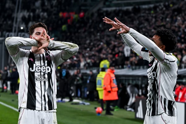 世界杯FIFA体育新闻：肯南·耶尔德兹（左）和韦斯顿·麦肯尼是尤文图斯队的中流砥柱。/ 图片社/盖蒂图片社