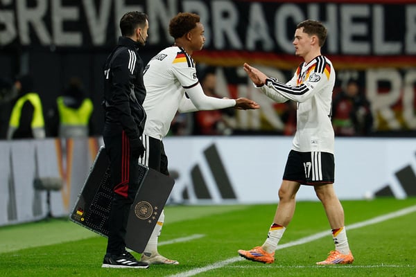 世界杯FIFA体育新闻：现在必须迅速做出改变。/ ODD ANDERSEN/AFP/Getty Images。