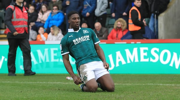 世界杯FIFA体育新闻：阿里比姆·佩普尔代表普利茅斯阿盖尔队出场11次，攻入10球。/ 图片 / PPAUK