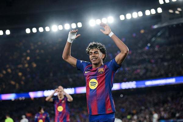 世界杯FIFA体育新闻：拉明·亚马尔继续刷新欧冠纪录。/ Xavi Bonilla/DeFodi Images/DeFodi/Getty Images