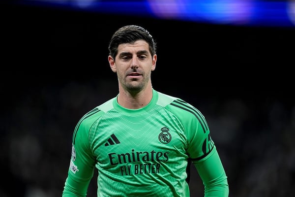 世界杯FIFA体育新闻:蒂博·库尔图瓦对阵曼城仅坚持了45分钟。/ Oscar J. Barroso/Europa Press/Getty Images