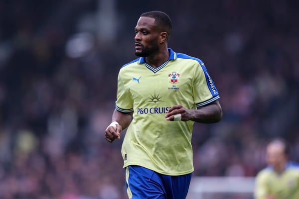 世界杯FIFA体育新闻：凯尔·拉林在南安普顿足球俱乐部重拾射门感觉。/ Robin Jones/Getty Images