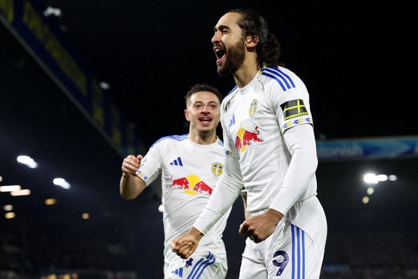 世界杯FIFA体育新闻:多米尼克·卡尔弗特-勒温在2025/26赛季英超联赛中为利兹联队攻入进球,对手是诺丁汉森林队,他庆祝进球。