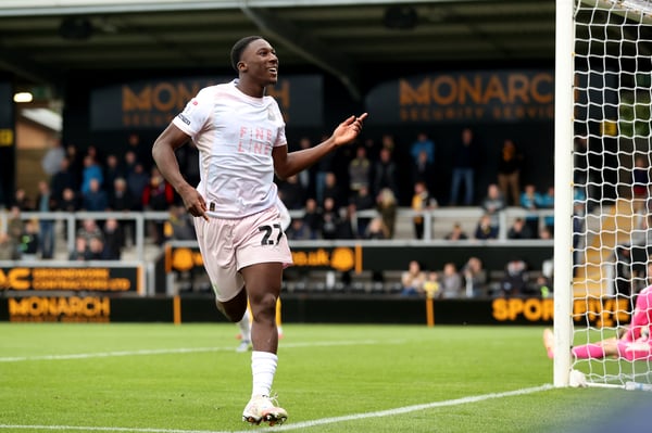 世界杯FIFA体育新闻：阿里比姆·佩普尔是加拿大国家队的新面孔。/ Isabelle Field/Getty Images