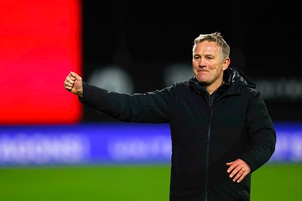 世界杯FIFA体育新闻：菲尔·帕金森将呼吁谨慎行事。/ Malcolm Couzens/Getty Images