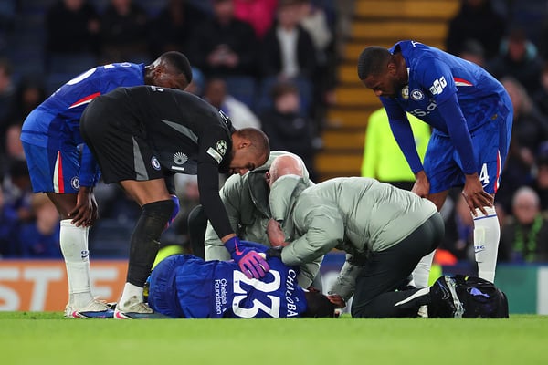 世界杯FIFA体育新闻:特雷沃·查洛巴将缺席六周。/ Marc Atkins/Getty Images