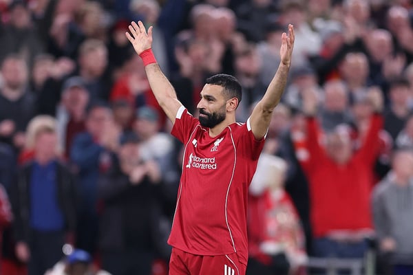 世界杯FIFA体育新闻：萨拉赫周中贡献了一粒进球和一次助攻，但因身体状况不佳提前离场。/ Alex Livesey/Danehouse/Getty Images。