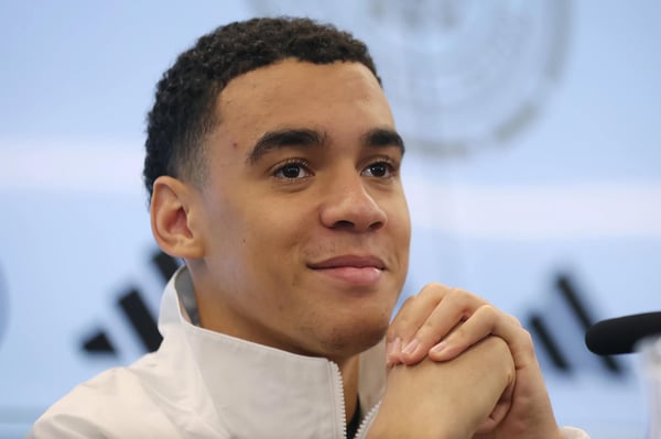 世界杯FIFA体育新闻：贾迈勒·穆西亚拉（德国）在新闻发布会上