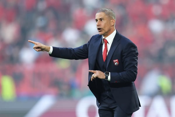 世界杯FIFA体育新闻：阿尔巴尼亚国家队主教练西尔维尼奥