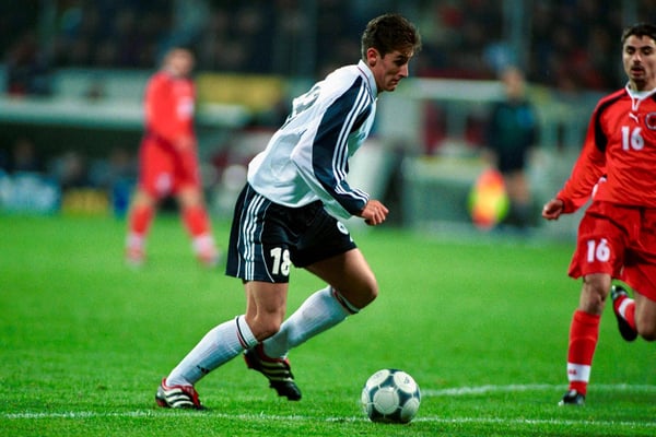 世界杯FIFA体育新闻：米罗斯拉夫·克洛泽 2001 年对阵阿尔巴尼亚的首秀