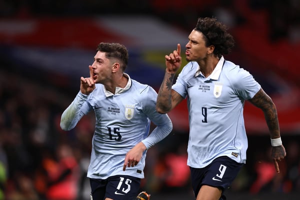 世界杯FIFA体育新闻：2026年3月，在伦敦温布利球场举行的国际友谊赛中，费德里科·巴尔韦德庆祝乌拉圭对阵英格兰的进球。