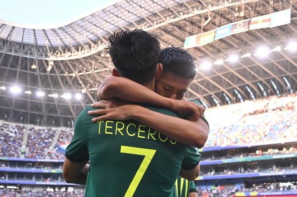 世界杯FIFA体育新闻：米格尔·特塞罗斯庆祝玻利维亚的第二个进球。