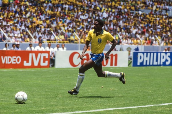 世界杯FIFA体育新闻：1986年墨西哥世界杯D组，若西马尔代表巴西队在瓜达拉哈拉哈利斯科体育场对阵北爱尔兰队。