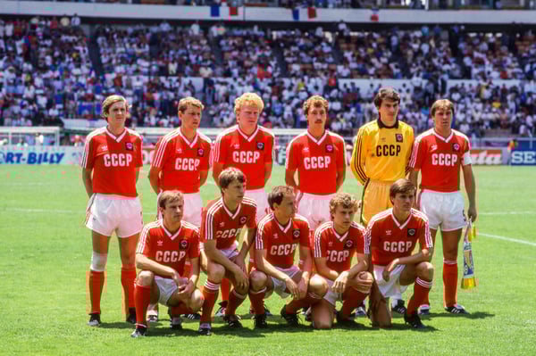 世界杯FIFA体育新闻：1986年墨西哥世界杯C组，苏联队在莱昂诺坎普球场迎战法国队前列队