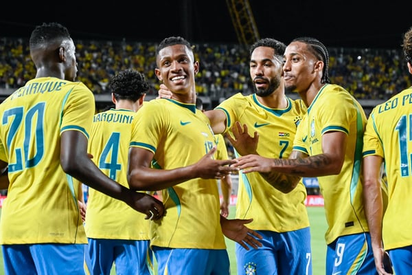 世界杯FIFA体育新闻:2026年3月31日,巴西球员达尼洛·桑托斯在与克罗地亚的友谊赛中庆祝进球。