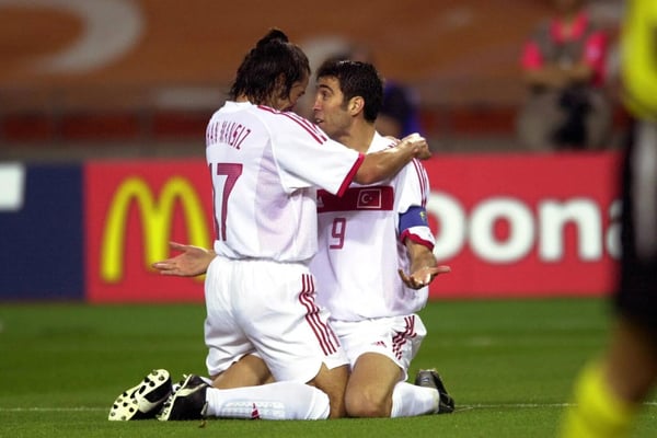 世界杯FIFA体育新闻:在2002年韩日世界杯三四名决赛中,哈坎·苏克为土耳其队攻入世界杯历史上最快的进球,对手是韩国队。土耳其队最终以3-2获胜。