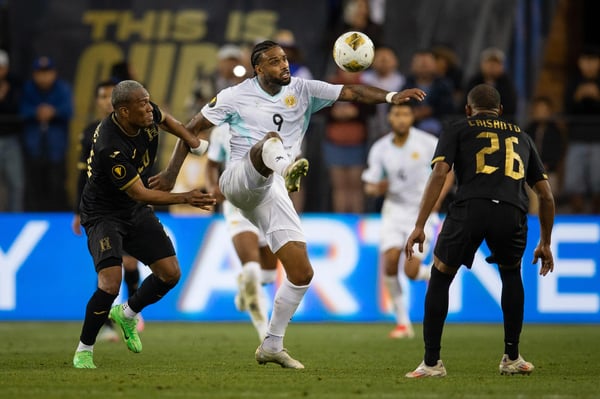 世界杯FIFA体育新闻：2025年金杯赛，库拉索对阵洪都拉斯的尤尔根·洛卡迪亚