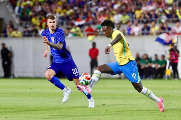 世界杯FIFA体育新闻：卢卡·武斯科维奇 & Vinícius Júnior