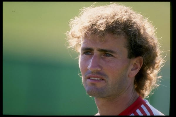 世界杯FIFA体育新闻：多米尼克·金尼尔于1993年