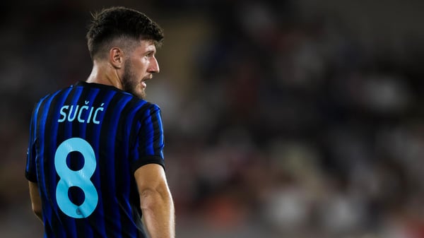 世界杯FIFA体育新闻：佩塔尔·苏契奇身着国米8号球衣