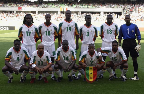 世界杯FIFA体育新闻：塞内加尔队在2002年韩日世界杯A组小组赛大邱对阵丹麦队前列队