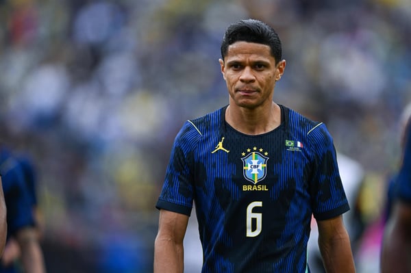 世界杯FIFA体育新闻:巴西球员道格拉斯·桑托斯在对阵法国的比赛中