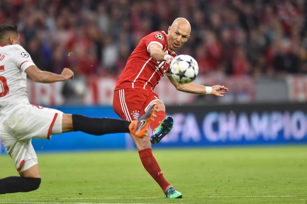 世界杯FIFA体育新闻：拜仁慕尼黑的罗本左脚射门
