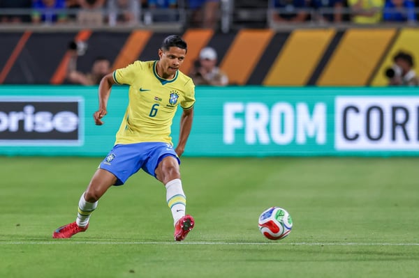 世界杯FIFA体育新闻:巴西球员道格拉斯·桑托斯在对阵克罗地亚的比赛中