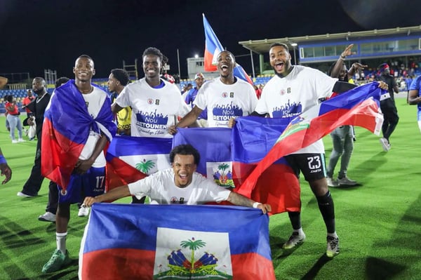 世界杯FIFA体育新闻:海地球员庆祝获得2026年世界杯参赛资格