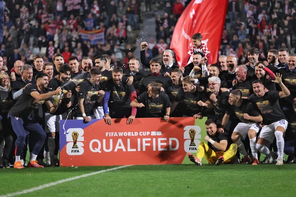 世界杯FIFA体育新闻:2025年11月14日,克罗地亚球员庆祝他们获得2026年国际足联世界杯参赛资格。